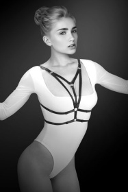 
Черная упряжь на грудь Laura фото в интим магазине Love Boat