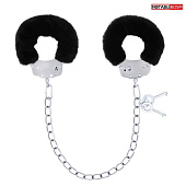 Металлические оковы с мягкой черной опушкой