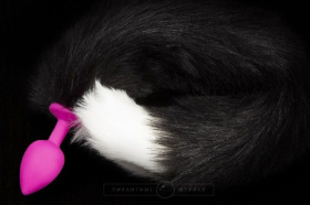 
Розовая силиконовая анальная пробка с черным хвостиком фото в интим магазине Love Boat
