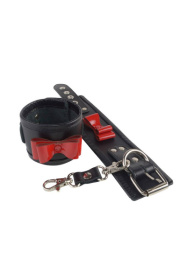 
Черные наручники с красными лаковыми бантами фото в интим магазине Love Boat