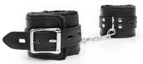 
Черные оковы на металлических карабинах фото в интим магазине Love Boat