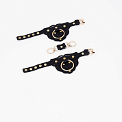 
Черные наручники с золотистой фурнитурой фото в интим магазине Love Boat
