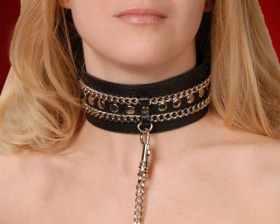 
Чёрный ошейник с цепочками и поводком фото в интим магазине Love Boat