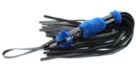
Черная плеть с синей меховой рукоятью - 44 см. фото в интим магазине Love Boat