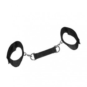 
Черные наручники на липучках с креплением на карабинах фото в интим магазине Love Boat