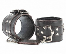 
Коричневые кожаные наручники на металлической цепочке фото в интим магазине Love Boat