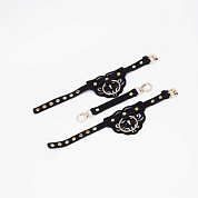 
Черные оковы с золотистой фурнитурой фото в интим магазине Love Boat