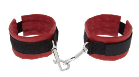 
Красно-чёрные полиуретановые наручники Luxurious Handcuffs фото в интим магазине Love Boat