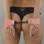 
Черные кожаные наручники со съемной розовой опушкой фото в интим магазине Love Boat