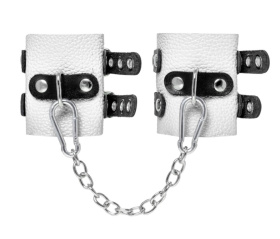 
Бело-черные наручники с двумя ремешками и люверсами фото в интим магазине Love Boat