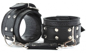 
Черные кожаные наручники с пряжкой фото в интим магазине Love Boat