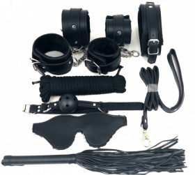 Набор БДСМ в черном цвете: наручники, поножи, кляп, ошейник с поводком, маска, веревка, плеть фото в интим магазине Love Boat