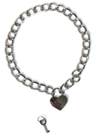 
Серебристый ошейник Embrace с ключиком фото в интим магазине Love Boat