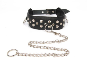 
Черный ошейник с заклепками с металлическим поводком-цепочкой фото в интим магазине Love Boat