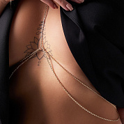 Оригинальная золотистая цепочка на грудь фото в интим магазине Love Boat