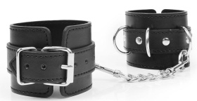 
Черные наручники с металлическими застежками и цепочкой фото в интим магазине Love Boat