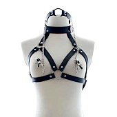 Черная портупея на грудь с кляпом и зажимами для сосков