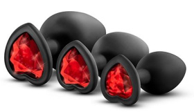 
Набор черных анальных пробок с красным кристаллом-сердечком Bling Plugs Training Kit фото в интим магазине Love Boat