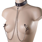 Черный ошейник с металлическими зажимами на соски и поводком