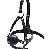 Черный кляп-шар со сбруей на голову из кожи