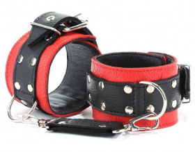 
Красно-чёрные наручники из натуральной кожи фото в интим магазине Love Boat