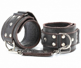 
Коричневые кожаные оковы с клепками фото в интим магазине Love Boat