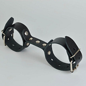 
Черные кожаные наручники-фиксатор фото в интим магазине Love Boat