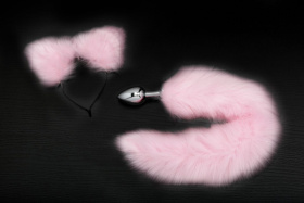 
Серебристая анальная пробка с розовым хвостиком и ободком-ушками фото в интим магазине Love Boat