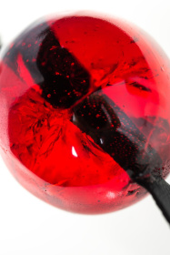 Красный кляп-леденец на кожаных ремешках со вкусом виски