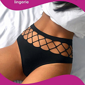 Стильные высокие трусики-стринги с перфорацией + презервативы