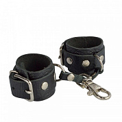 Черный кожаный брелок в виде наручников фото в интим магазине Love Boat