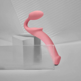 Розовый безремневой страпон Strap-on-me Semi-Realistic Bendable Strap-On size M фото в интим магазине Love Boat