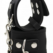 Черные силиконовые наручники с фиксацией на карабинах