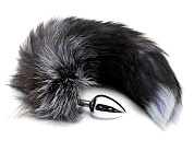 Серебристая анальная пробка с темным лисьим хвостом Black   White Fox Tail Size M фото в интим магазине Love Boat