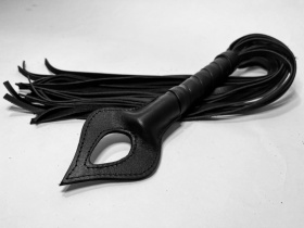 
Черная кожаная плеть  Пиковая Дама  - 60 см. фото в интим магазине Love Boat