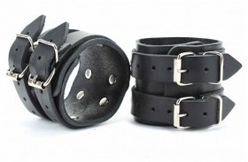 
Черные широкие наручники с двумя ремешками фото в интим магазине Love Boat