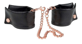 
Черные мягкие наручники Entice French Cuffs с цепью фото в интим магазине Love Boat