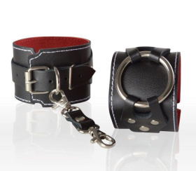 
Чёрные кожаные наручники-напульсники с красной изнанкой фото в интим магазине Love Boat