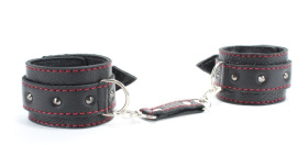 
Черные оковы с шипами и контрастной строчкой фото в интим магазине Love Boat