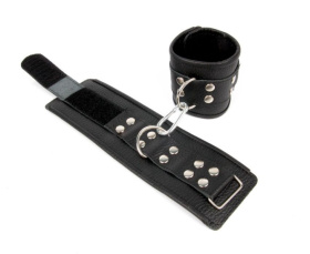 
Черные кожаные наручники с заклепками с фиксацией липучками фото в интим магазине Love Boat