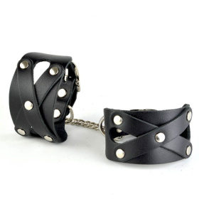 
Черные кожаные наручники  Цезарь  с цепочкой на карабинах фото в интим магазине Love Boat