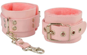 
Нежно-розовые наручники с меховым подкладом фото в интим магазине Love Boat