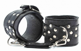 
Чёрные наручники из кожи с пряжкой фото в интим магазине Love Boat