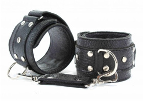 
Чёрные кожаные наручники фото в интим магазине Love Boat