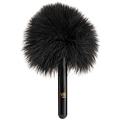 Черная перьевая кисточка с гладкой ручкой Caressing Feather