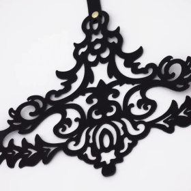 Черная резная портупея с золотистой фурнитурой