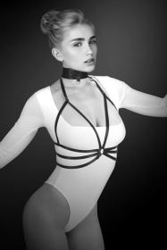 
Черная упряжь на грудь Julia фото в интим магазине Love Boat