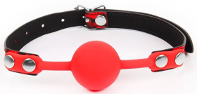
Красный кляп-шарик с черным регулируемым ремешком фото в интим магазине Love Boat
