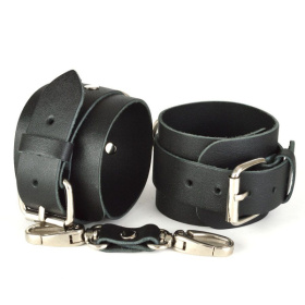 
Черные кожаные наручники с пряжками IDEAL фото в интим магазине Love Boat