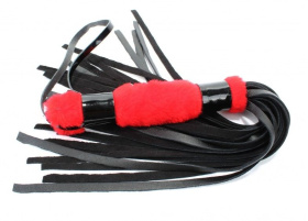 
Черная плеть с красной меховой рукоятью - 44 см. фото в интим магазине Love Boat